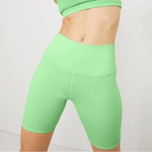 Alo yoga 7" High-Waist Biker Short in ultra mint